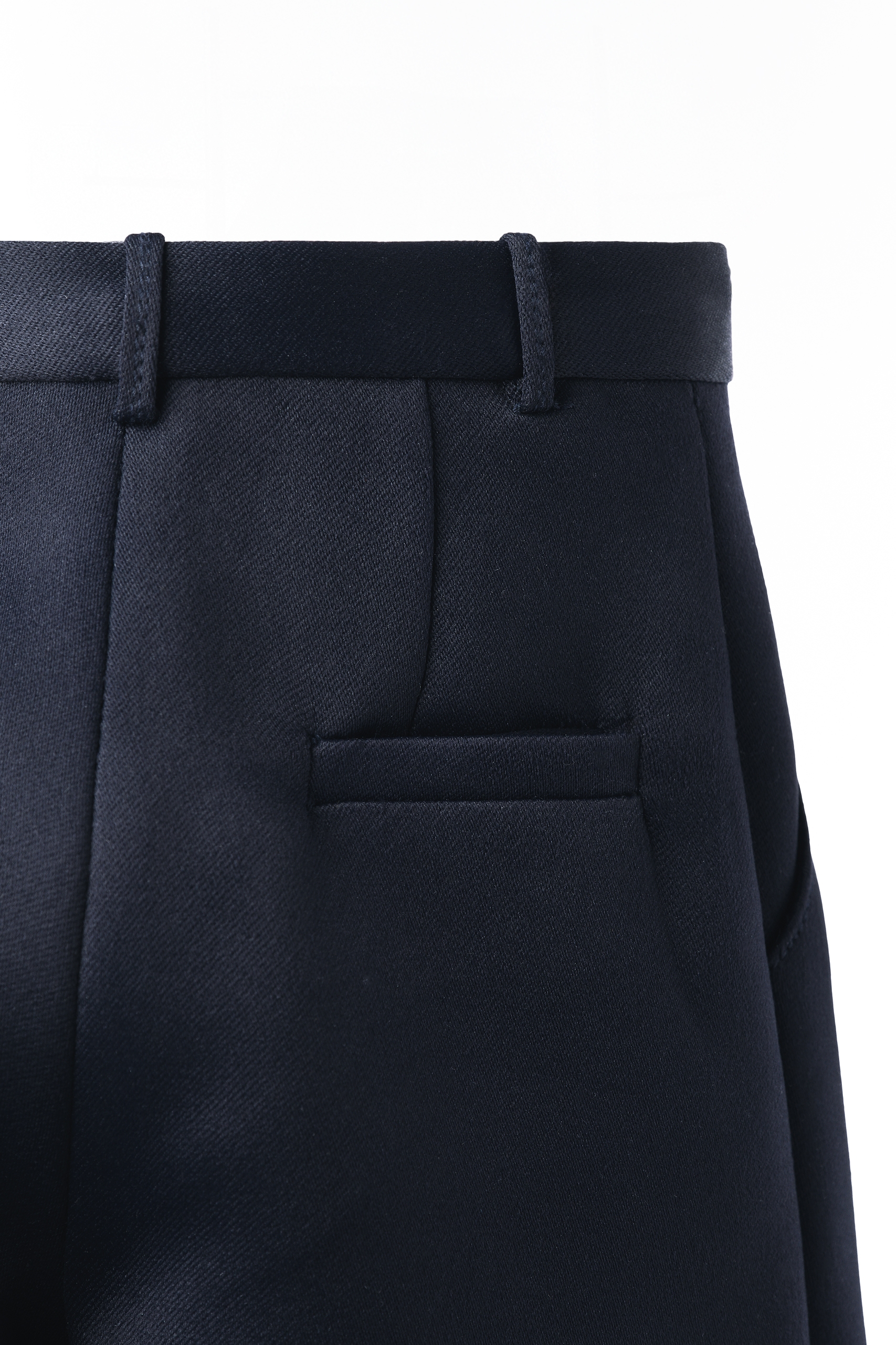 2602_HG_Timeless_White_Double_Noir_Pants_p3